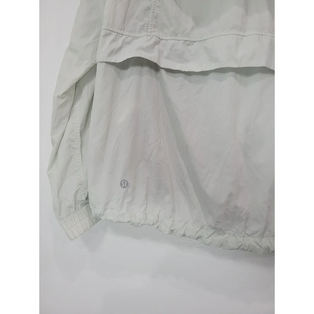 Lululemon Lightweight Hood Lite Windbreaker Packable Jacket Pale‎ Green Size 6